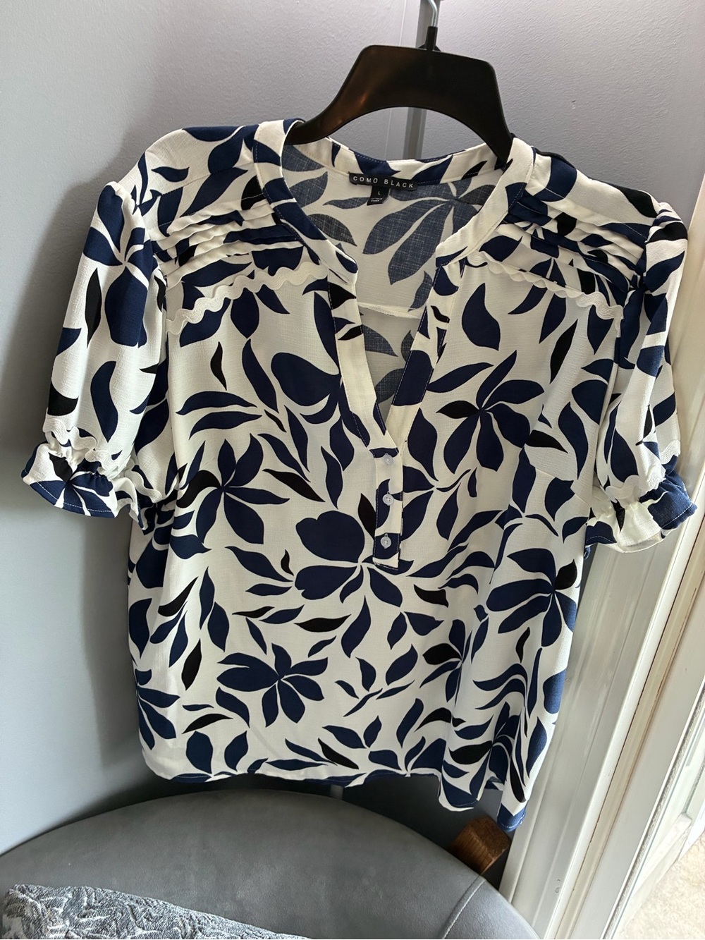 Como Black Navy & White Leaf-Print Blouse